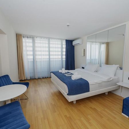Blue Orbi City Hotel Batumi Exteriör bild