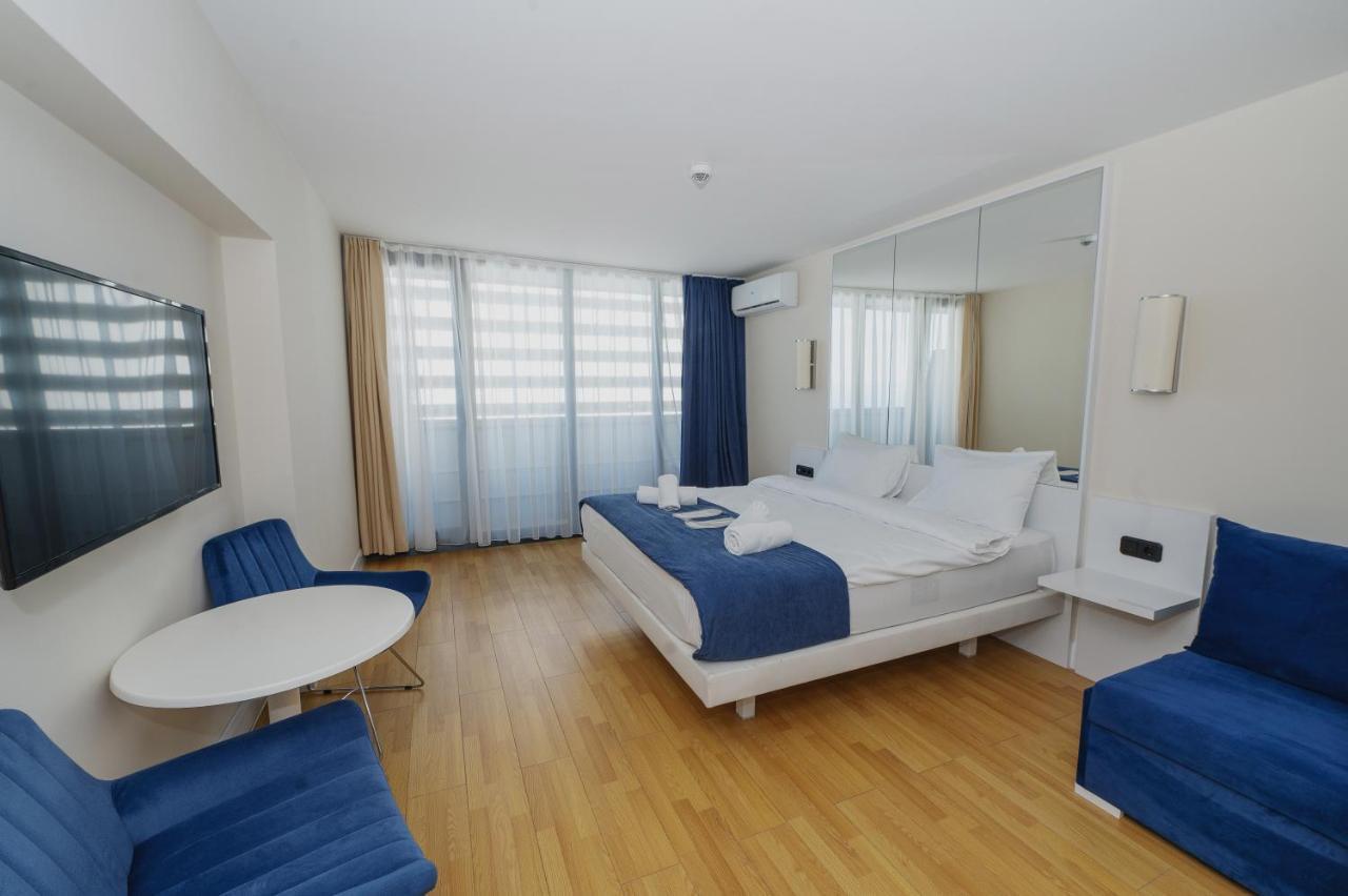 Blue Orbi City Hotel Batumi Exteriör bild