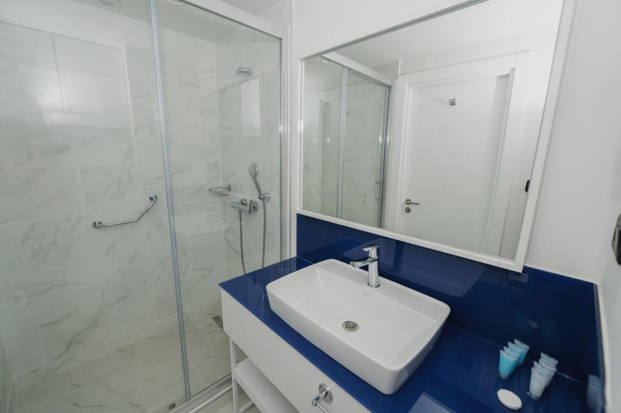 Blue Orbi City Hotel Batumi Exteriör bild